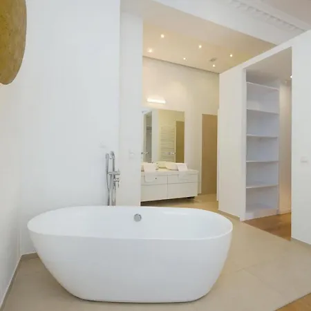 Leonitta Bright And Apartment Marbella