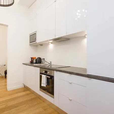 Leonitta Bright And Apartment *