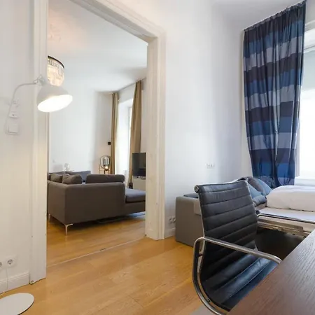 Leonitta Bright And Apartment Marbella