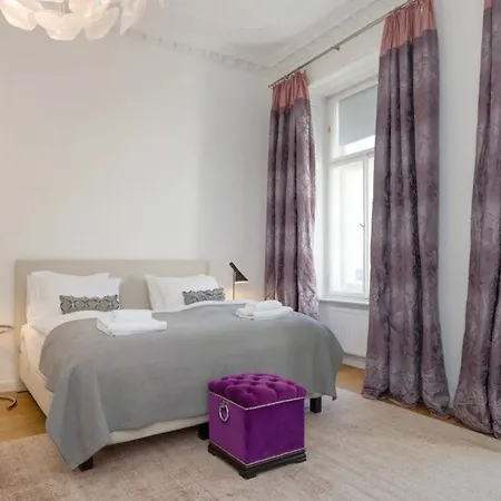Leonitta Bright And Apartment Marbella