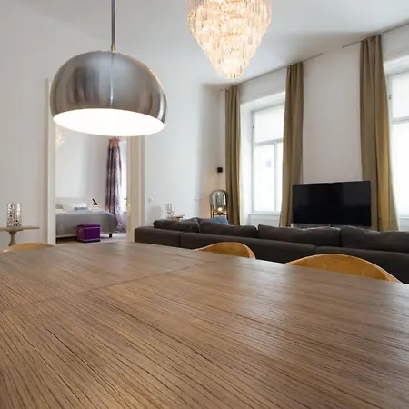 Apartment Leonitta Bright And